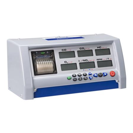 Goedgekeurde APK viergasmeter voorzien van een helder LCD display en robuuste bedieningsknoppen. De tester werkt eenvoudig, snel en is zeer betrouwbaar. De tester houdt zichzelf schoon door tussentijds de pomp te laten draaien in standby mode.